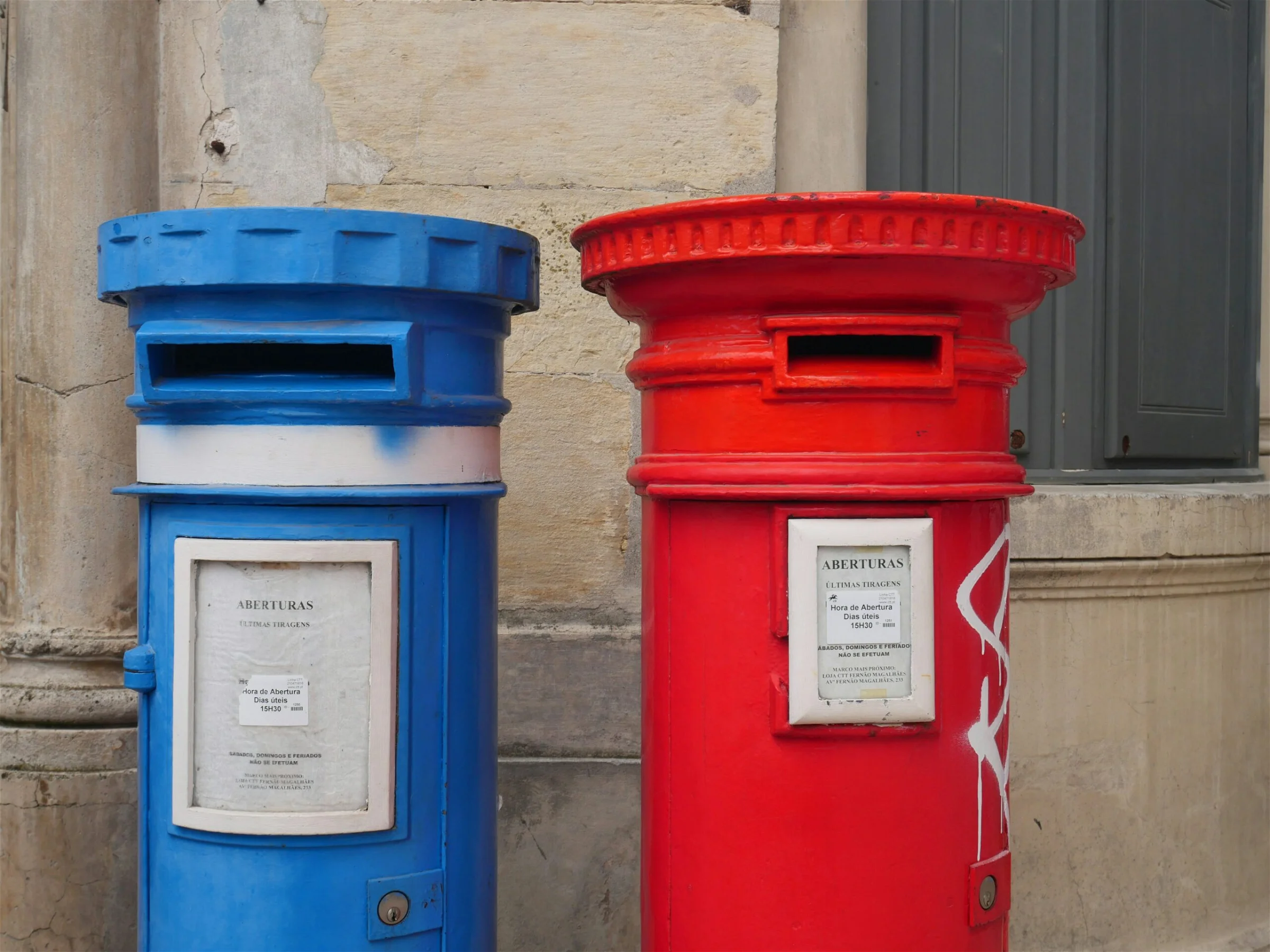 Image of blue and red mail boxes - Destination Certification